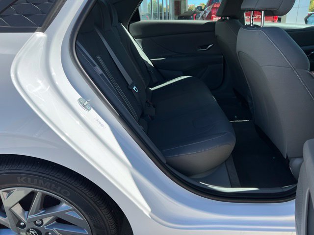 Used 2024 Hyundai Elantra SEL FWD image 33