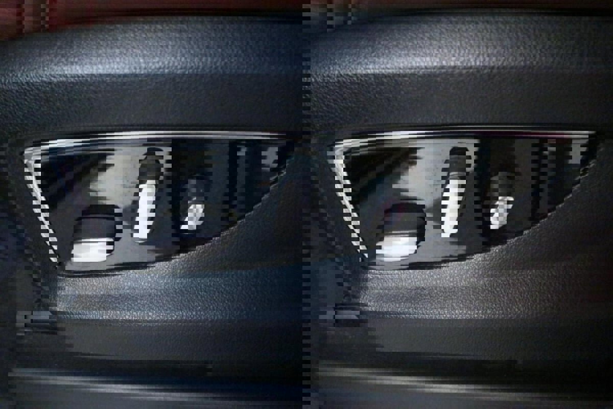 Used 2019 Cadillac Escalade ESV Premium Luxury image 12