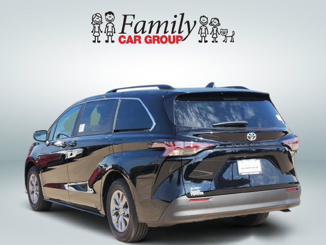 New 2026 Toyota Sienna LE FWD image 3