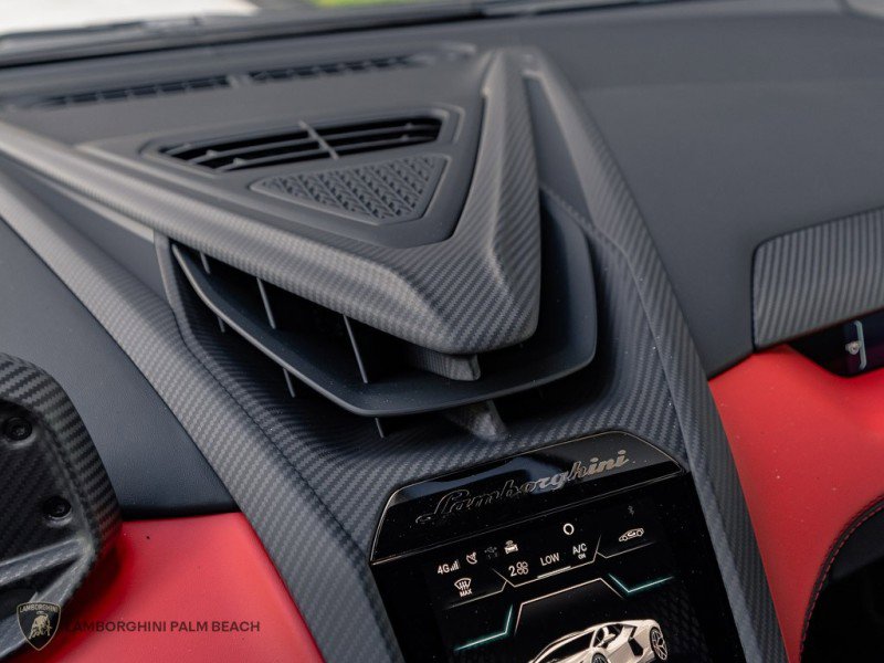 Used 2025 Lamborghini Revuelto image 21