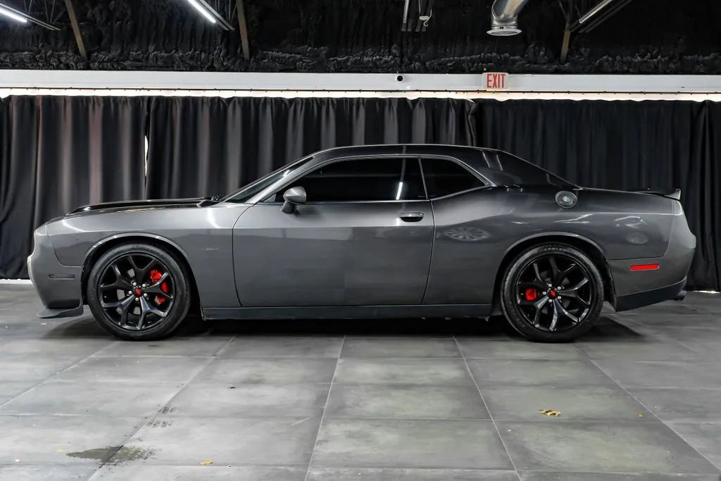 Used 2017 Dodge Challenger R/T RWD image 15
