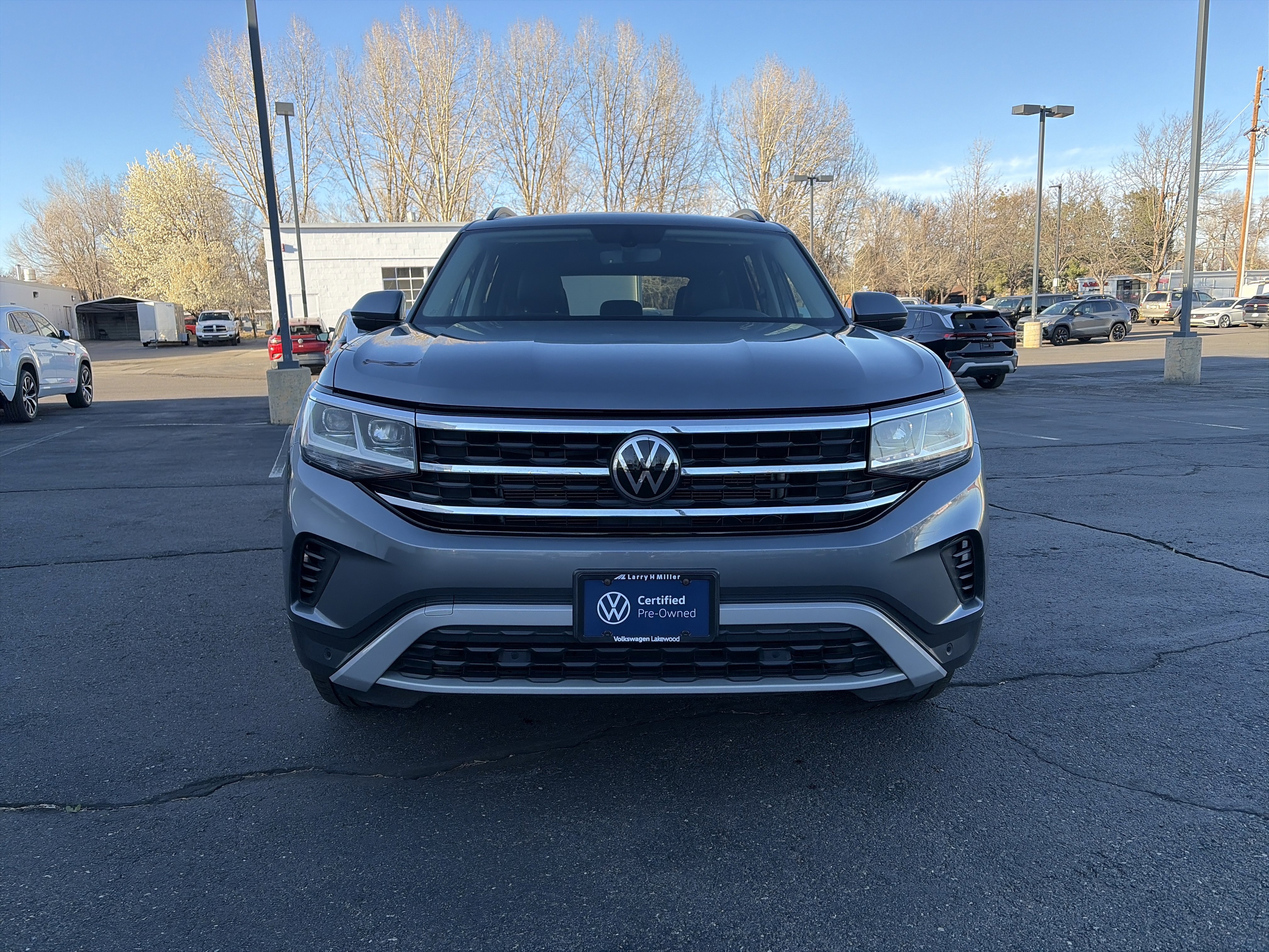 Used 2023 Volkswagen Atlas SE w/ Panoramic Sunroof Package image 2