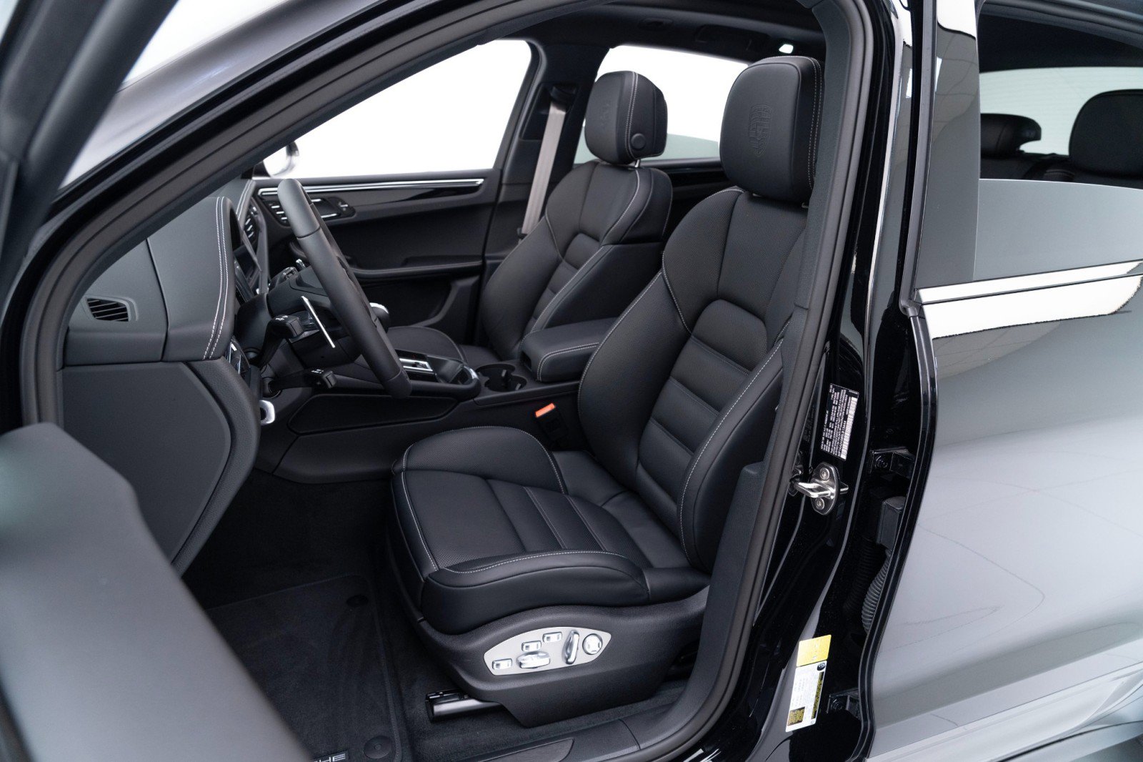 New 2025 Porsche Macan Turbo image 5