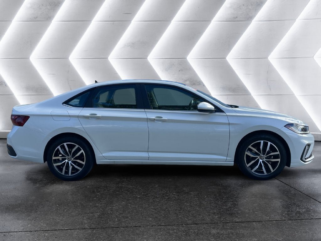 Certified 2026 Volkswagen Jetta SE FWD image 7