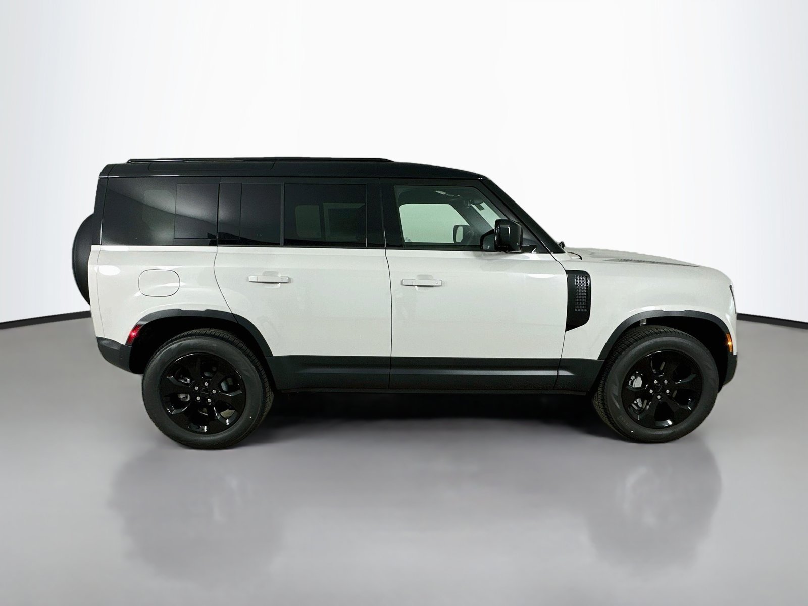 New 2026 Land Rover Defender 110 S AWD/4WD image 4