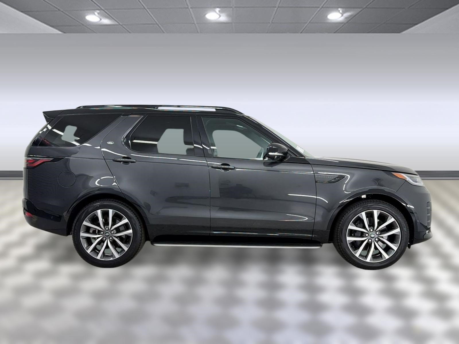 Certified 2025 Land Rover Discovery Dynamic SE AWD/4WD image 7