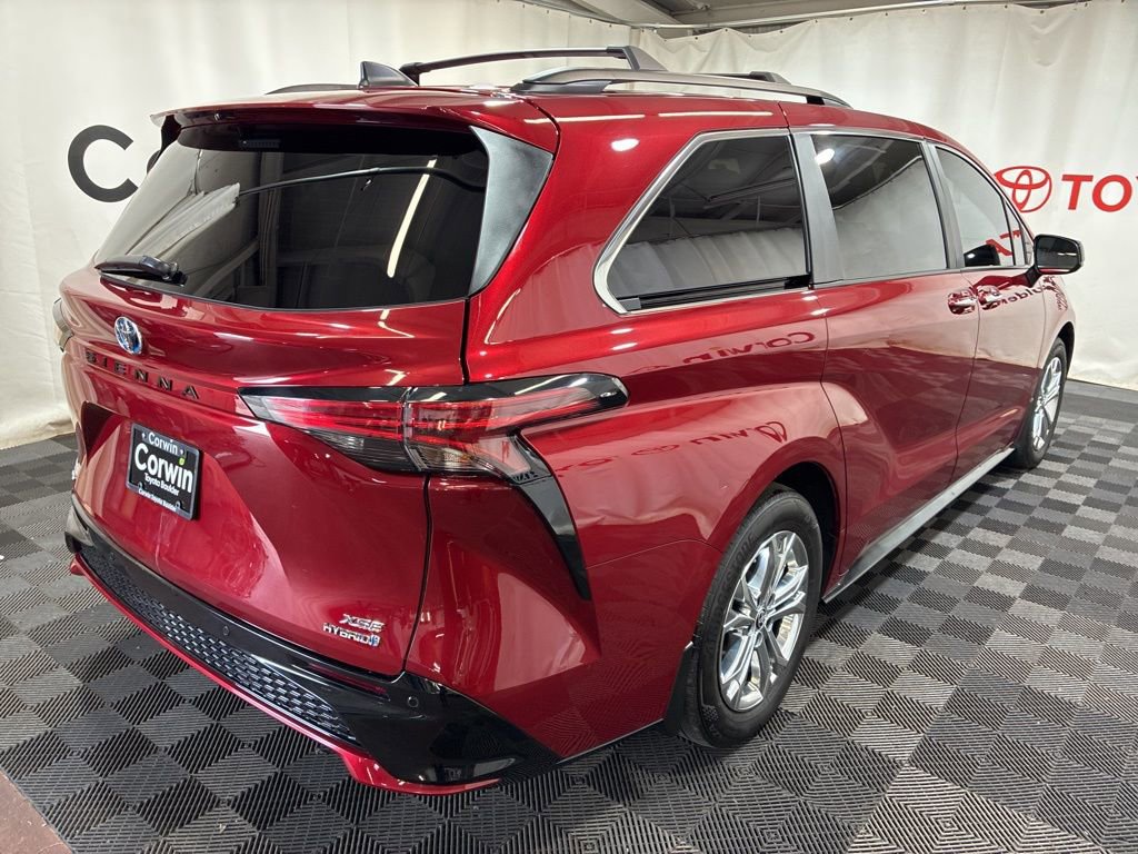 Used 2022 Toyota Sienna XSE image 8