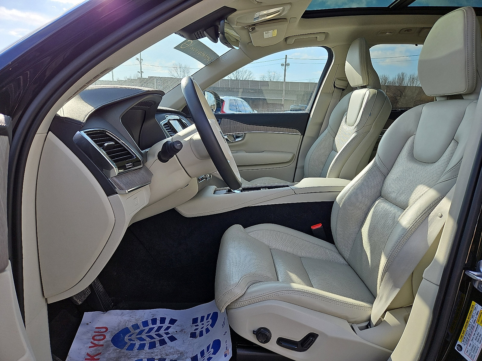 Certified 2023 Volvo XC90 B6 Ultimate w/ Protection Package image 13