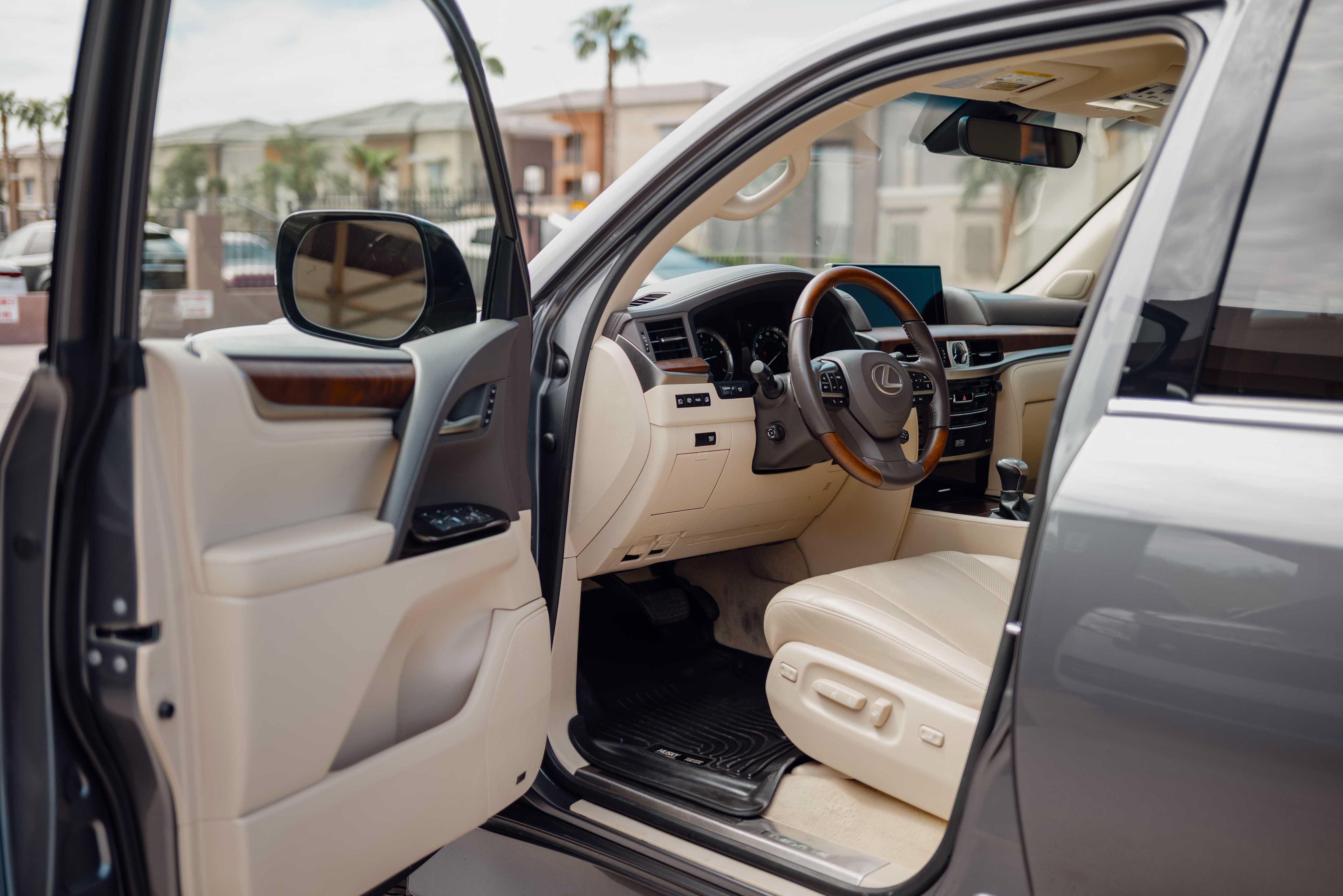 Used 2016 Lexus LX 570 4WD w/ Luxury Package image 5