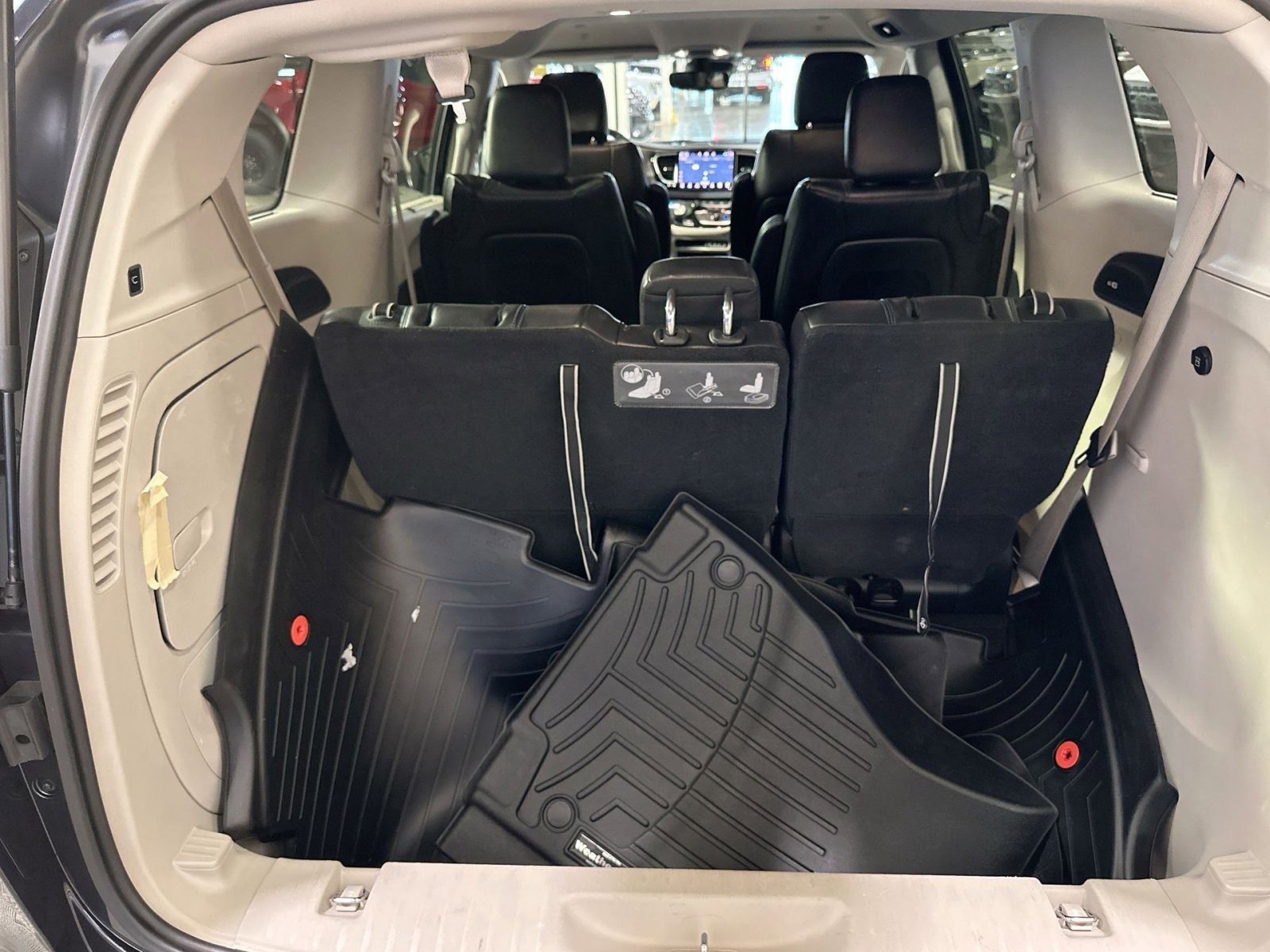 Used 2021 Chrysler Pacifica Touring-L image 32