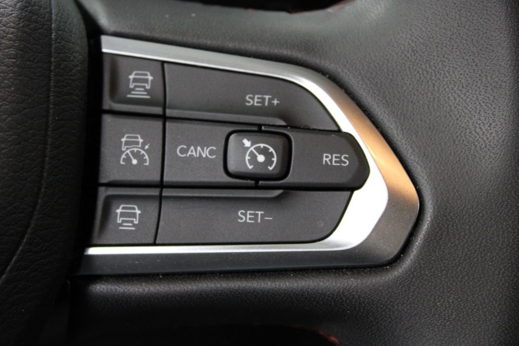 Used 2025 Jeep Compass Trailhawk image 24