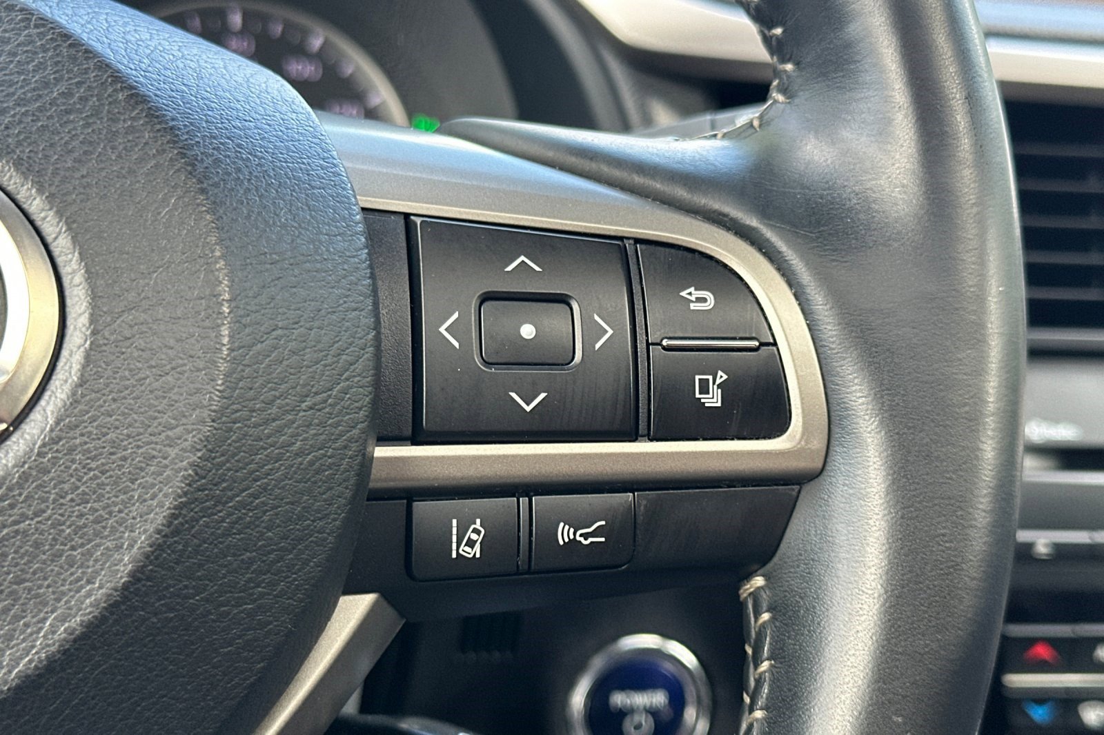 Used 2017 Lexus RX 450h AWD image 32