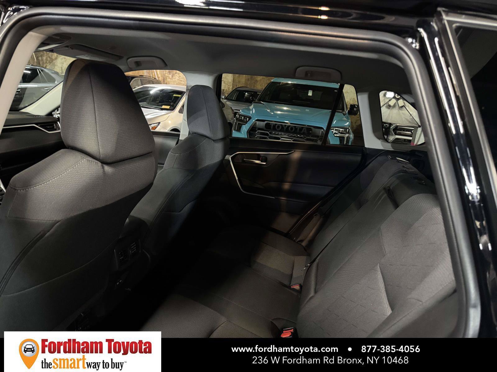 Used 2025 Toyota RAV4 XLE AWD/4WD image 12