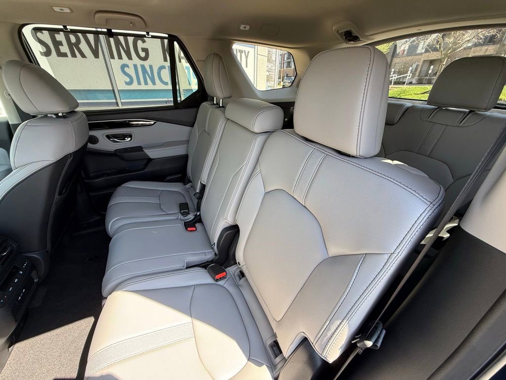 Used 2025 Honda Pilot Touring image 31