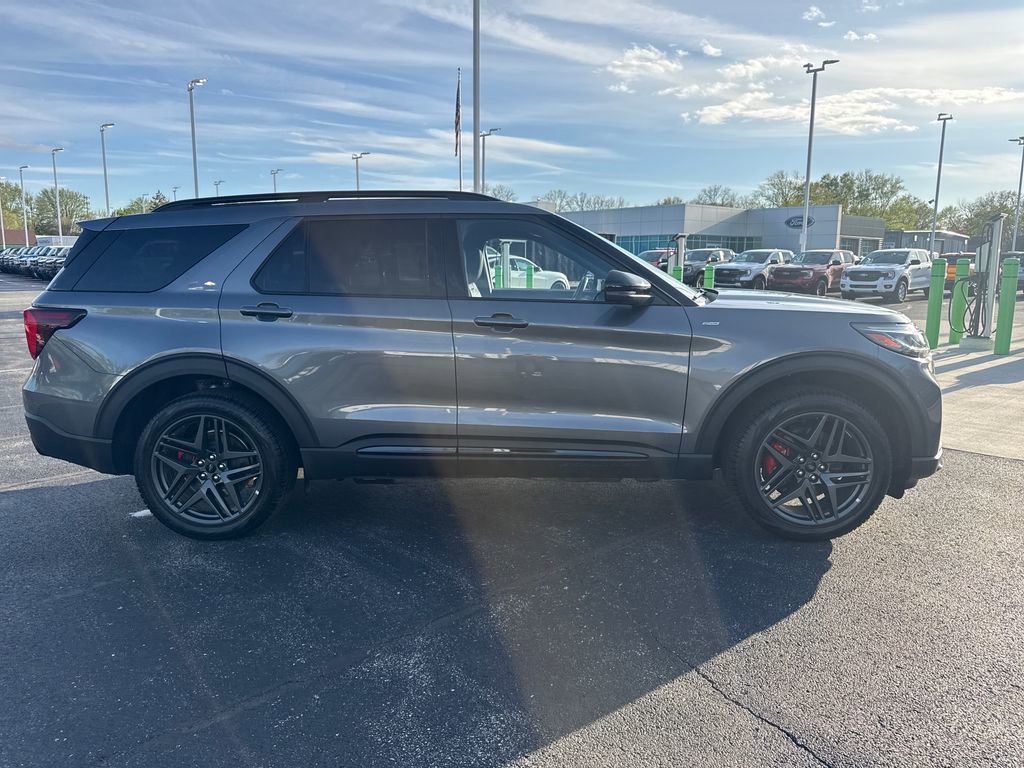 Used 2025 Ford Explorer ST-Line w/ Premium Package image 6