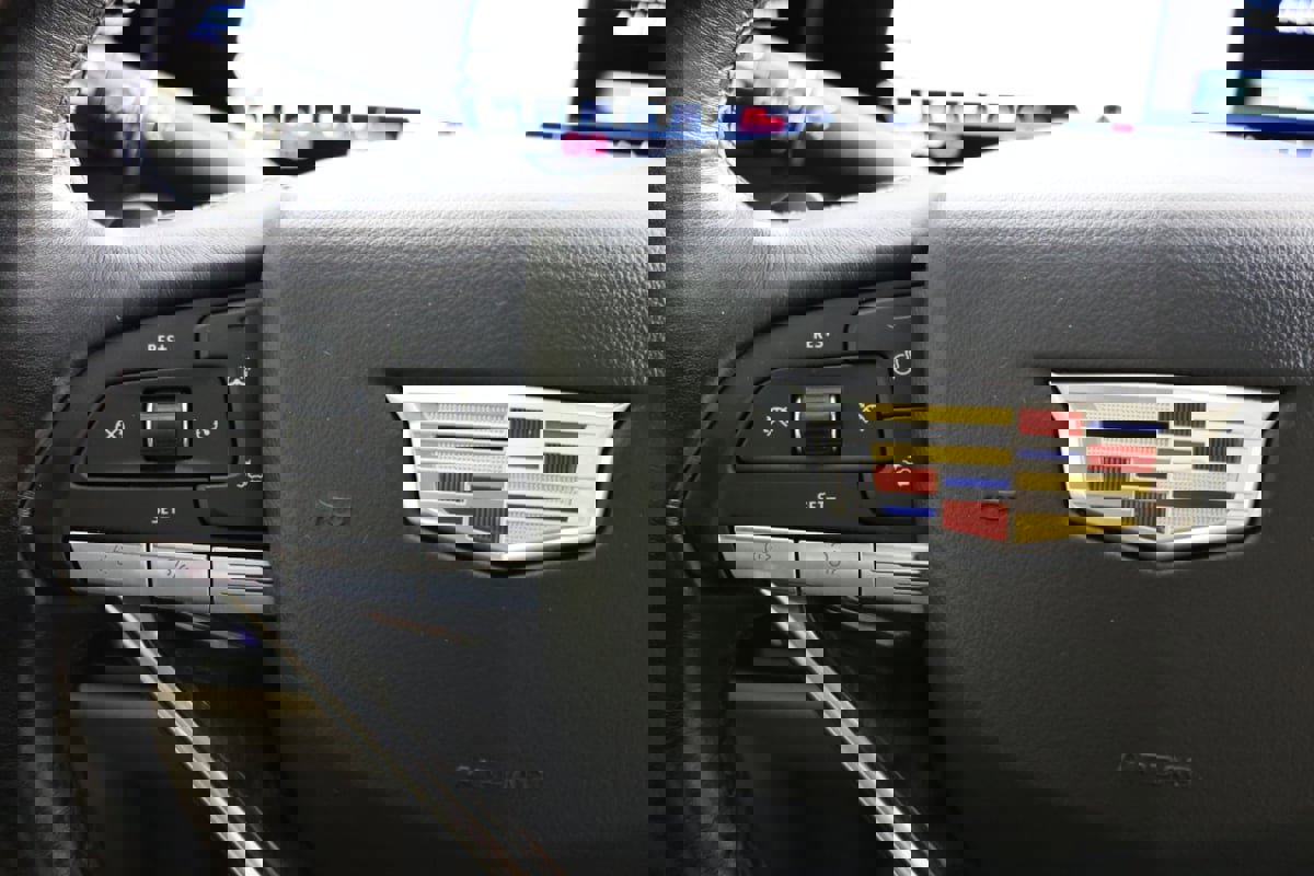 Used 2022 Cadillac Escalade ESV Premium Luxury w/ Performance Package image 29