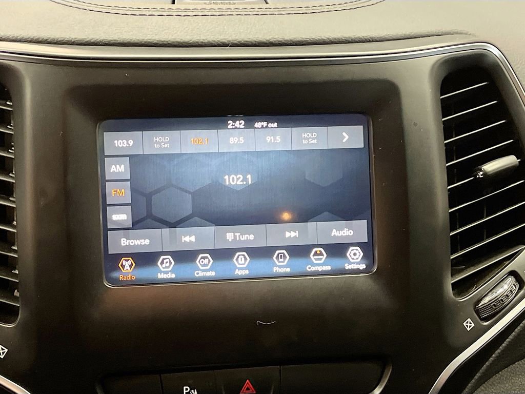 Used 2019 Jeep Cherokee Latitude Plus w/ Comfort/Convenience Group image 14