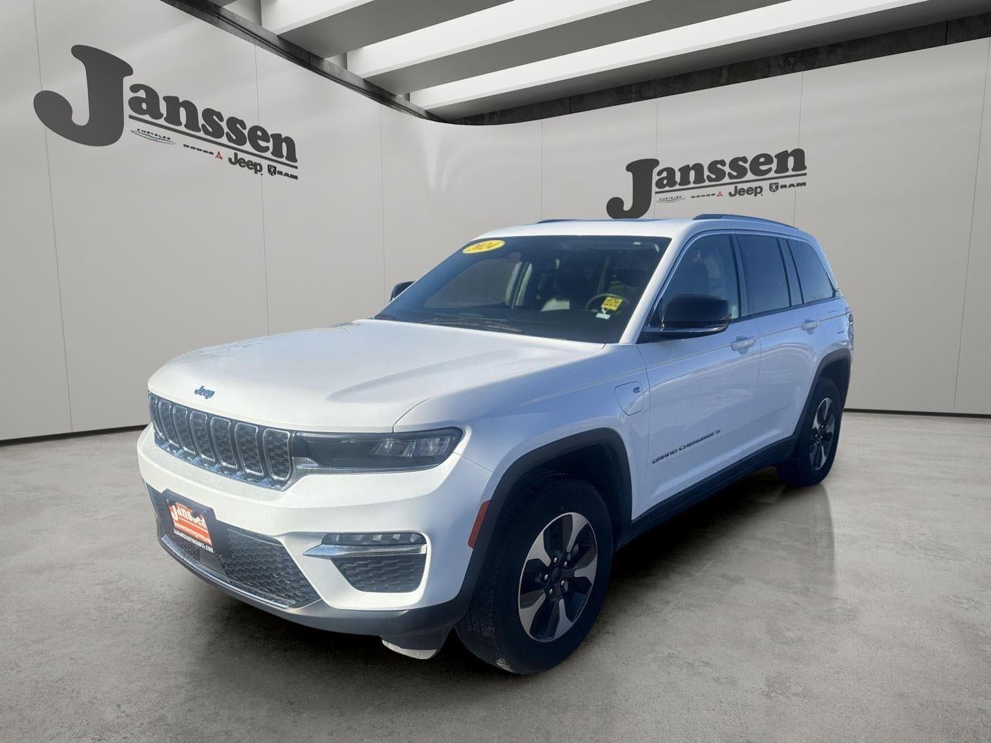 Used 2024 Jeep Grand Cherokee Limited 4xe AWD/4WD image 8