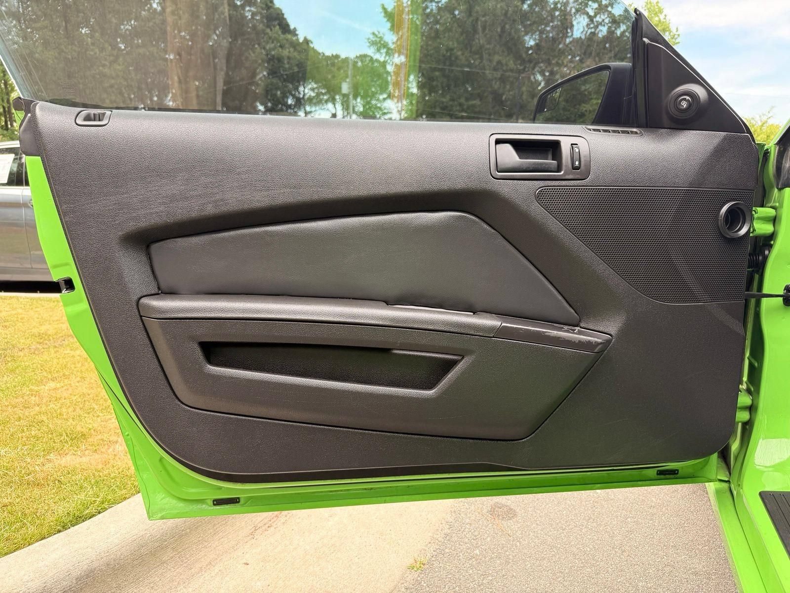Used 2013 Ford Mustang Coupe RWD image 16