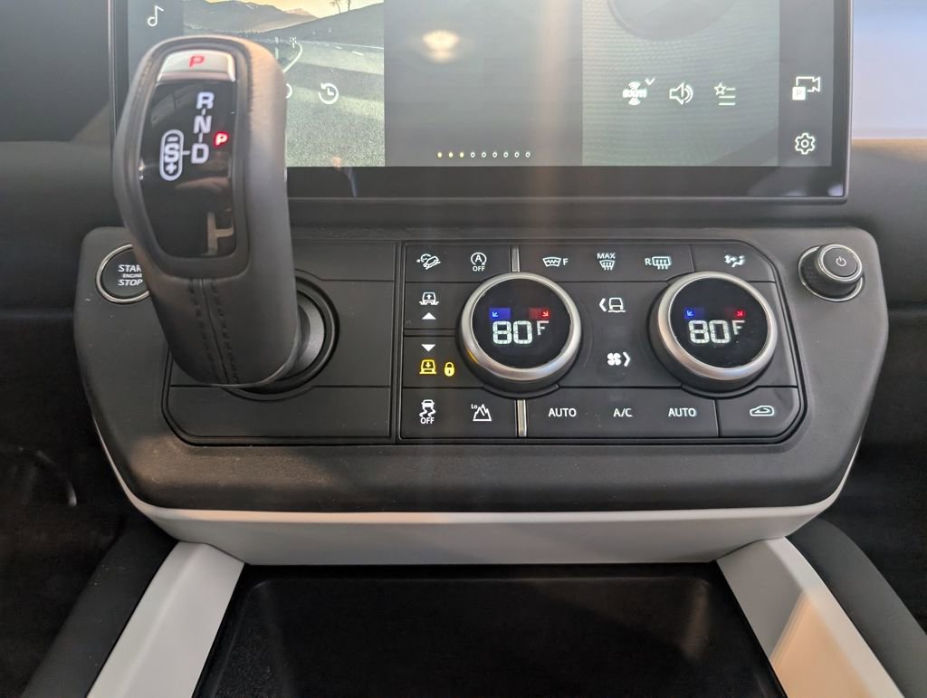 New 2026 Land Rover Defender 130 X-Dynamic SE image 23