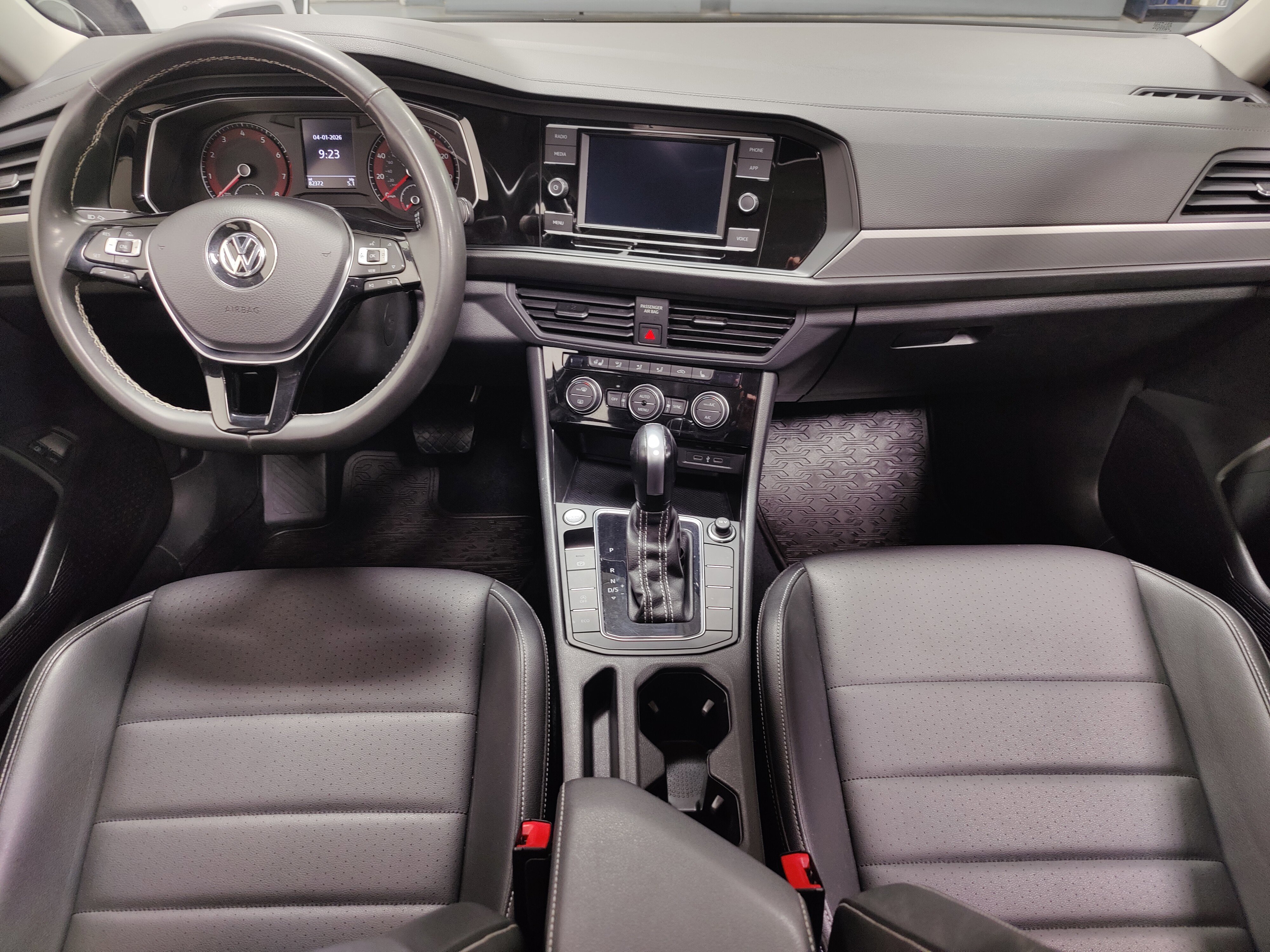 Used 2021 Volkswagen Jetta SE w/ SE Cold Weather Package image 18