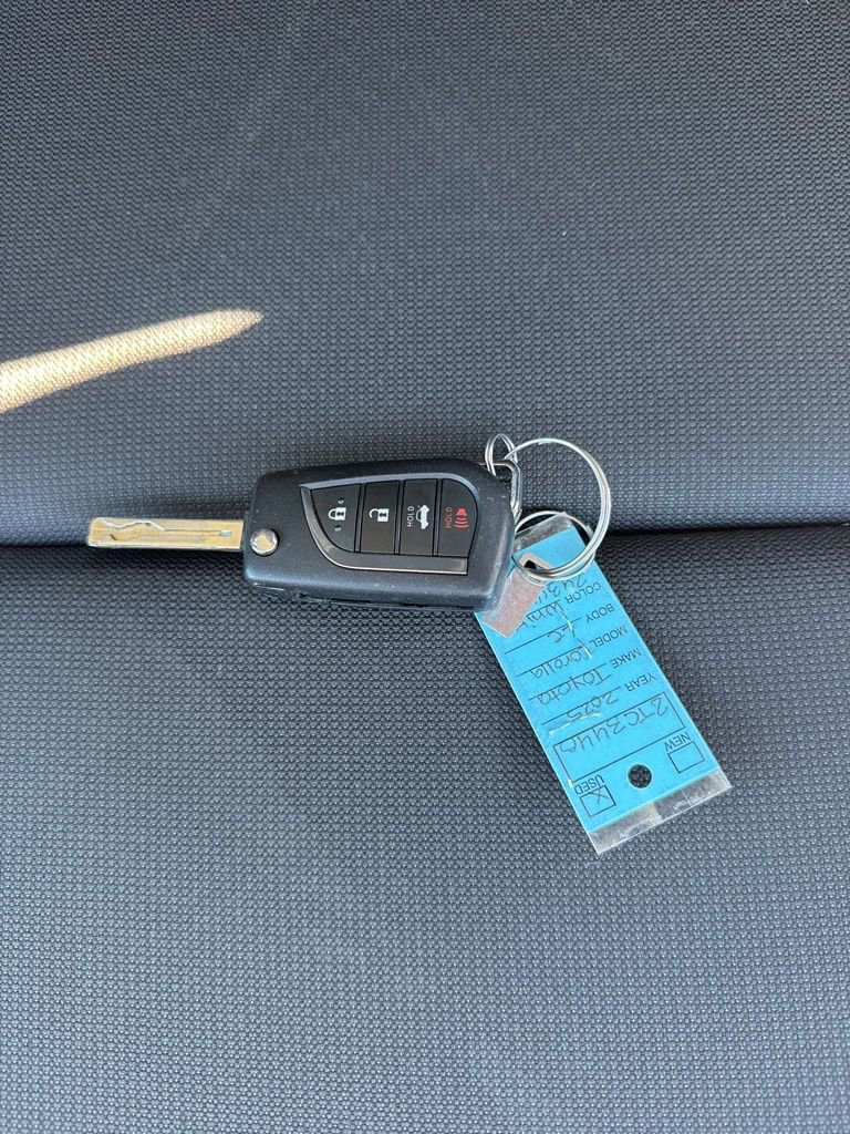 Used 2025 Toyota Corolla LE image 34