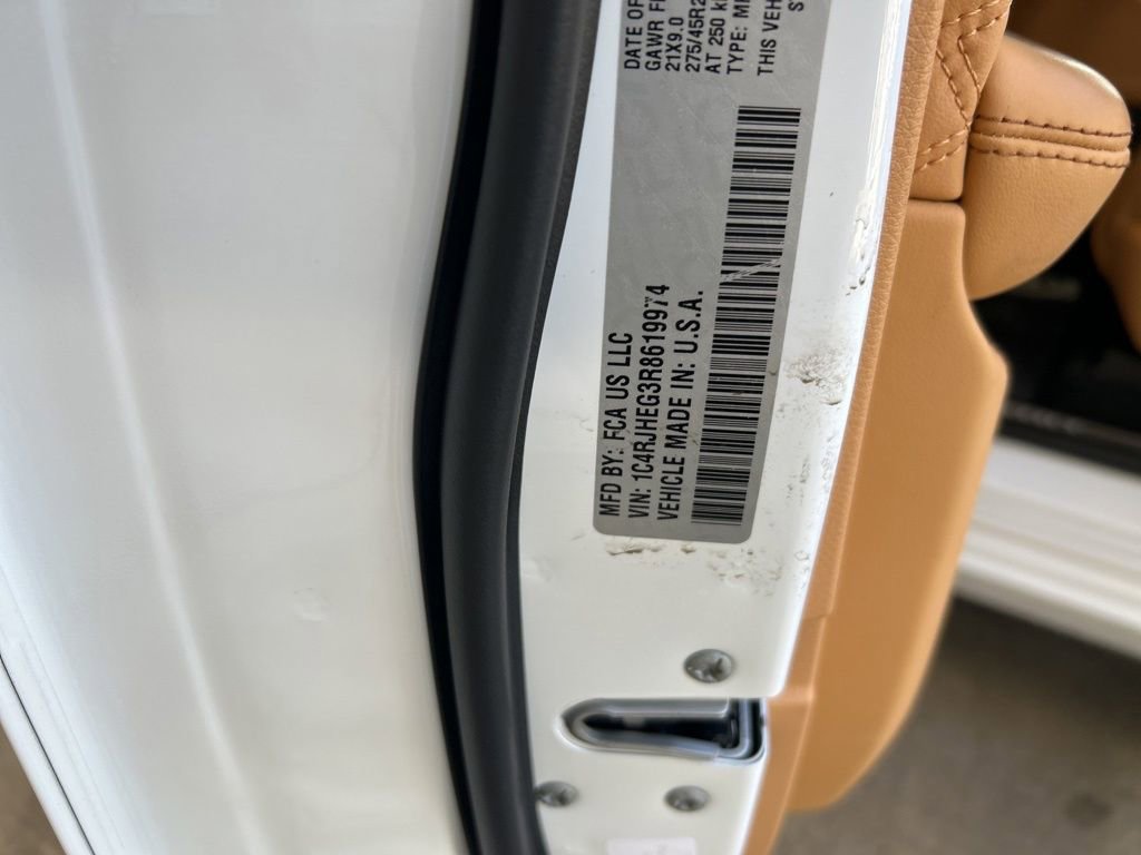 Used 2024 Jeep Grand Cherokee Summit AWD/4WD image 55