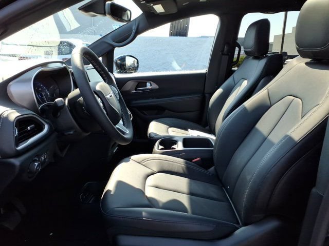New 2026 Chrysler Pacifica Select AWD/4WD image 16