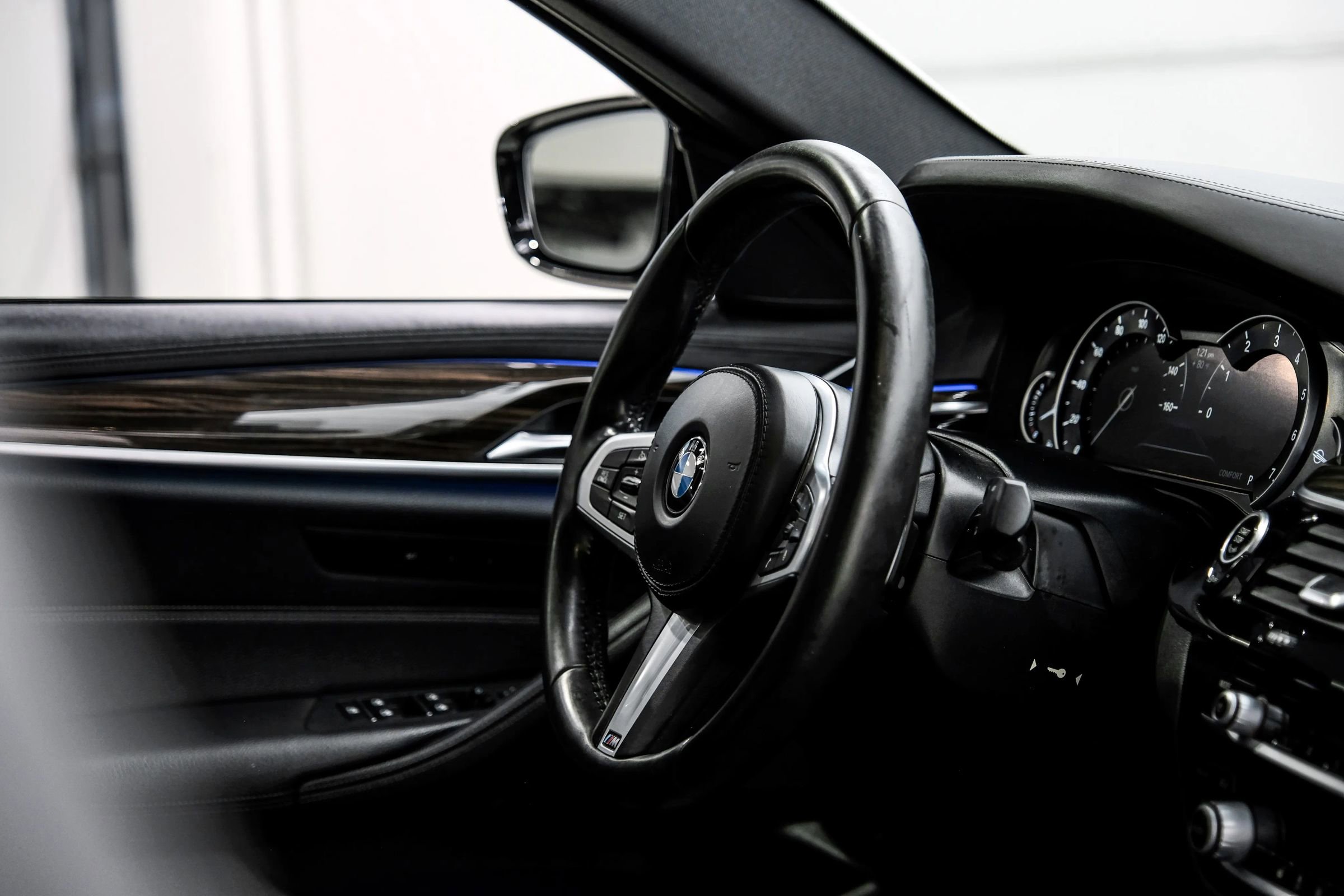 Used 2018 BMW 540i w/ M Sport Package RWD image 16