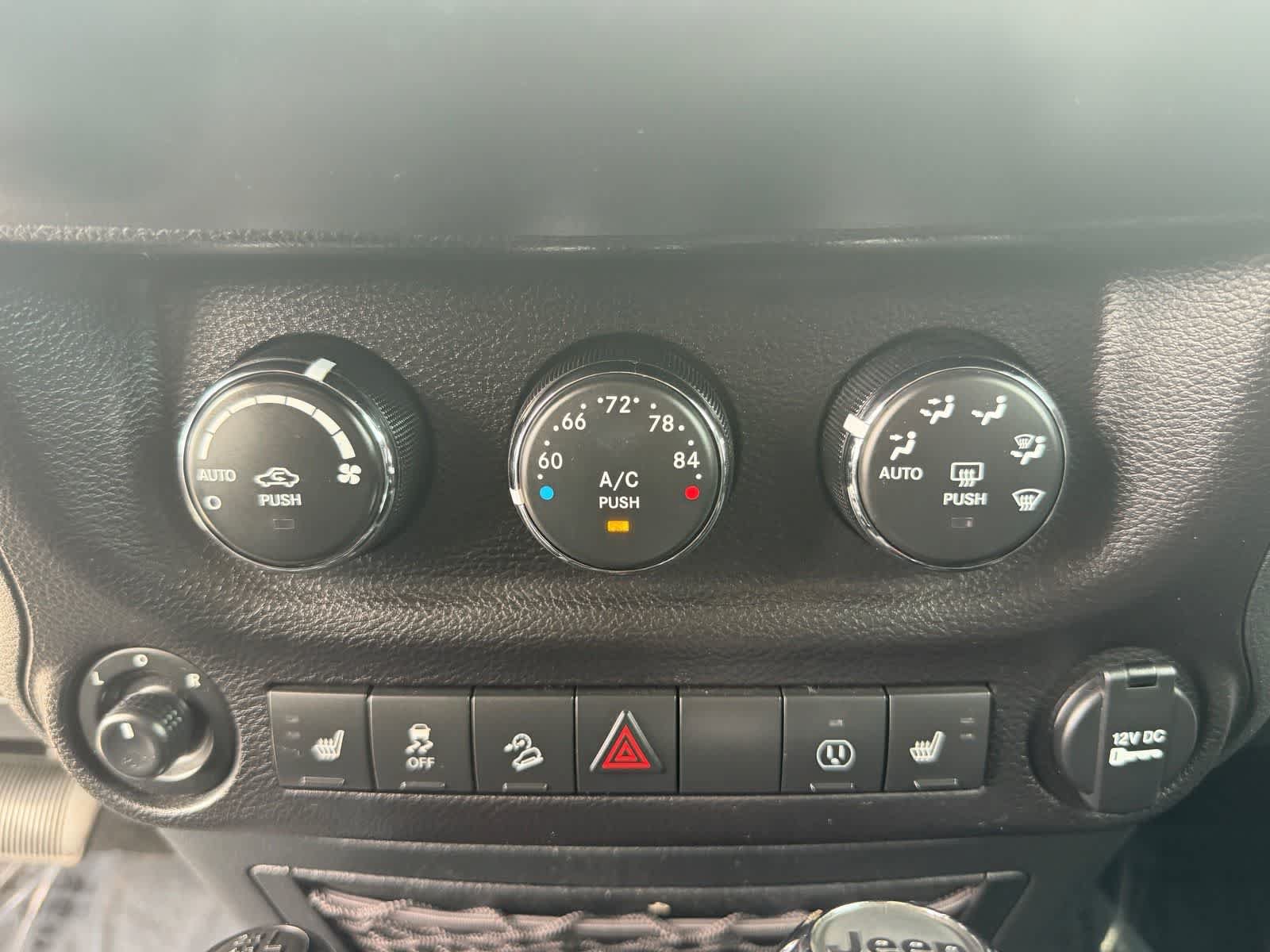 Used 2017 Jeep Wrangler Unlimited Rubicon w/ Connectivity Group AWD/4WD image 27