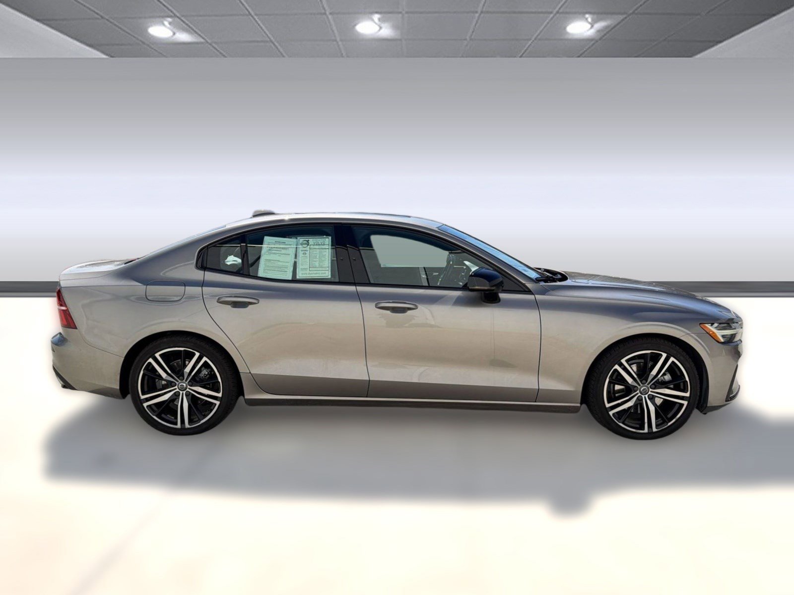 Used 2019 Volvo S60 T5 R-Design image 8