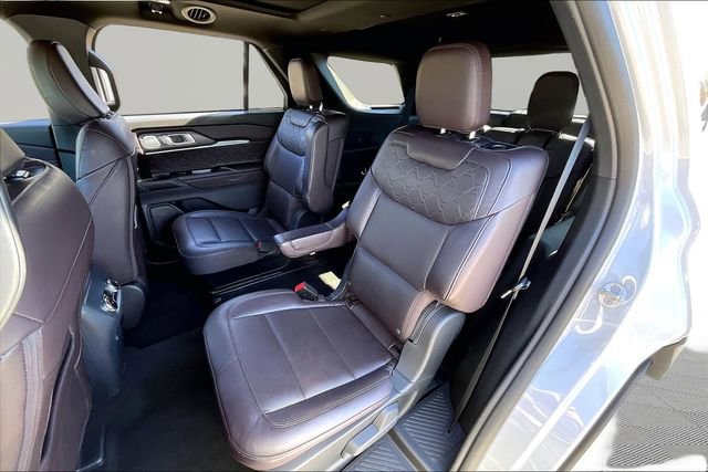 Used 2025 Ford Explorer Platinum w/ LUX Leather Package image 16