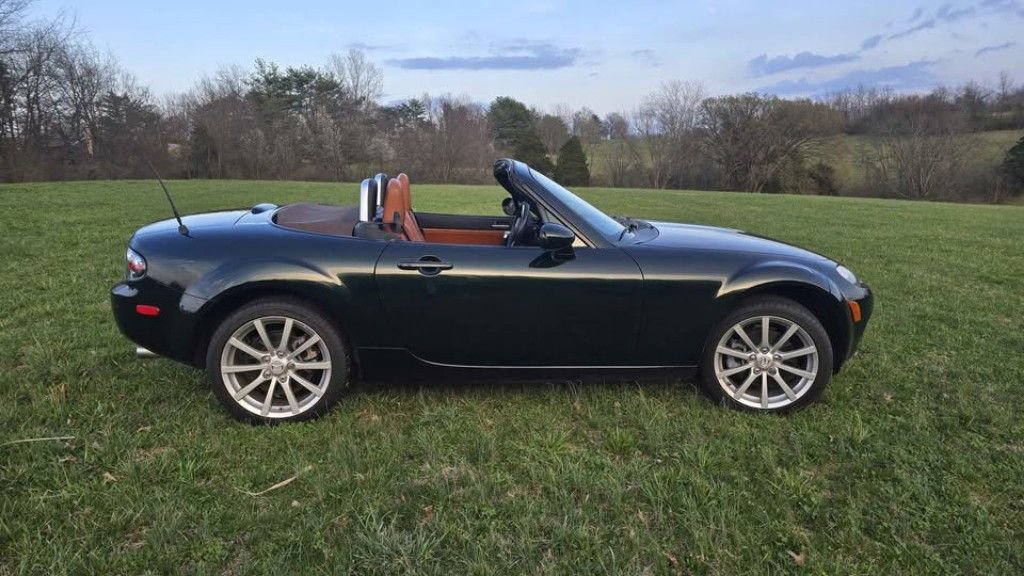 Used 2008 MAZDA MX-5 Miata Grand Touring w/ Premium Pkg image 2