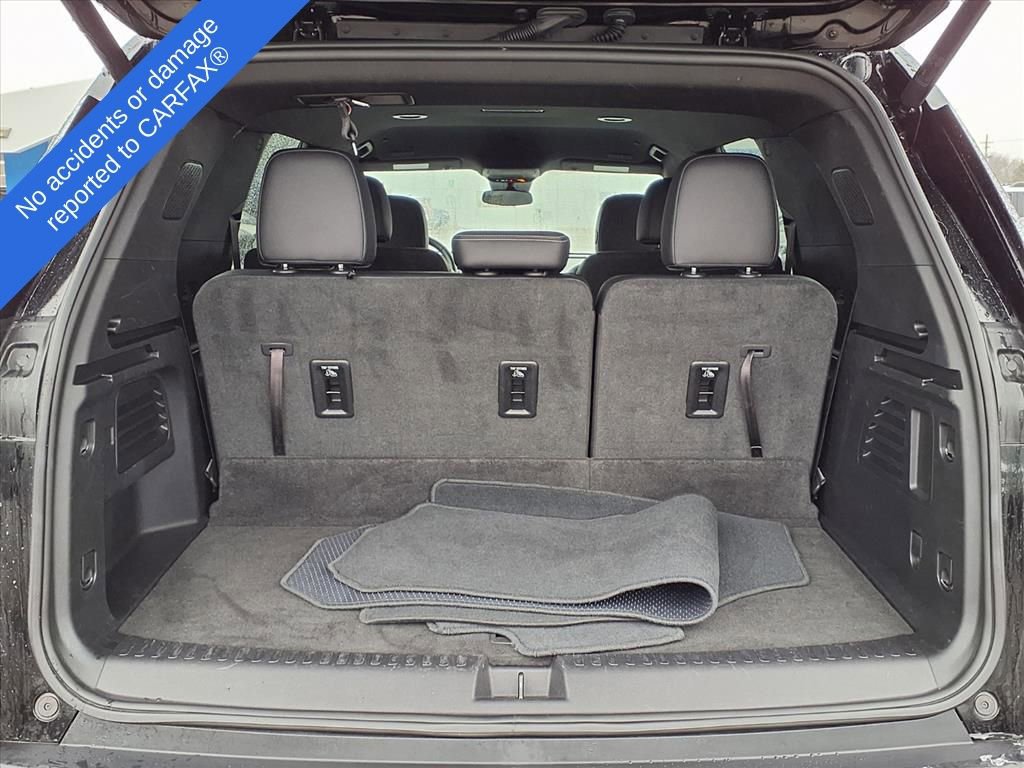 Used 2025 Chevrolet Traverse LT image 11