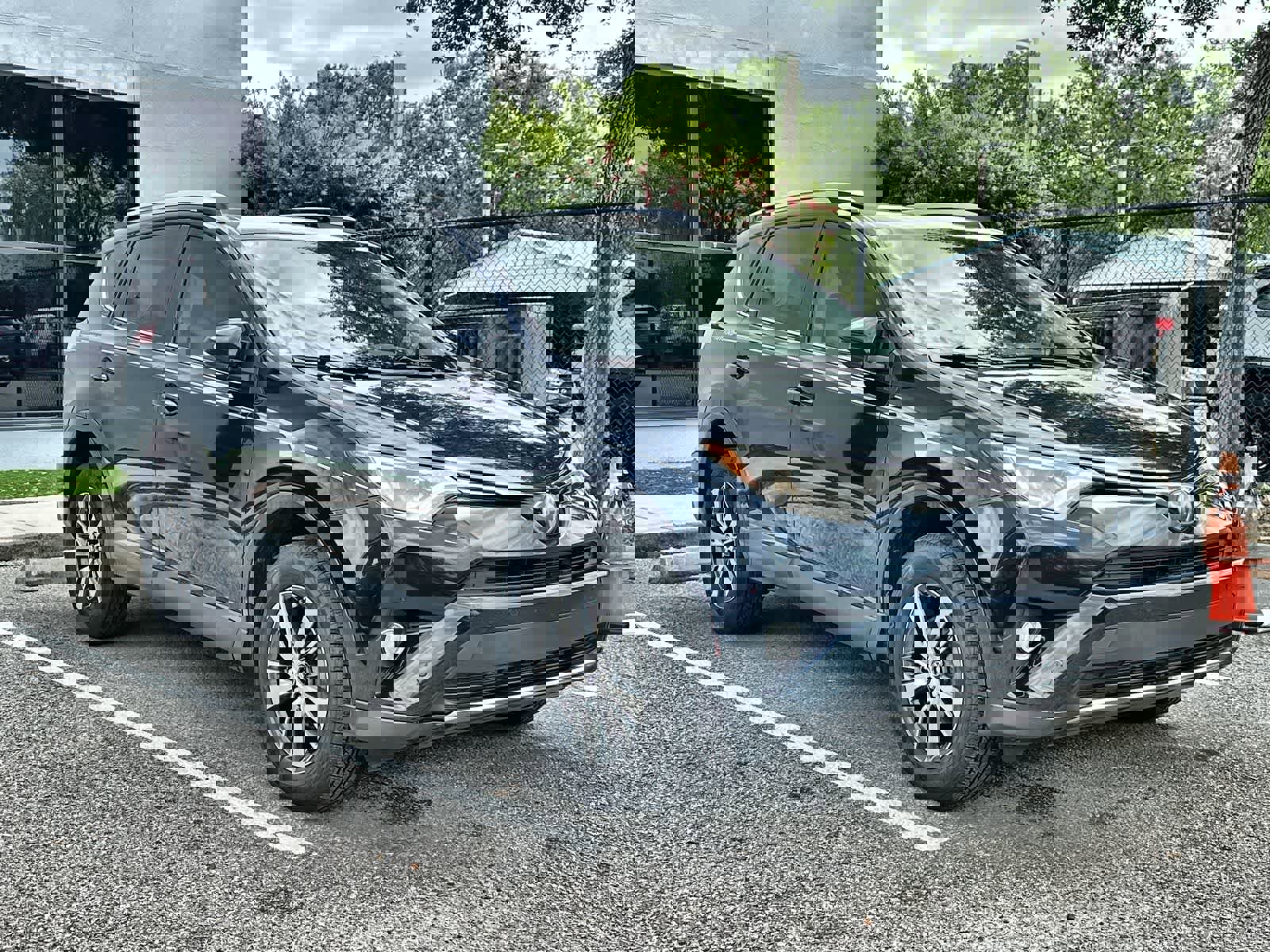 Used 2018 Toyota RAV4 XLE FWD image 11