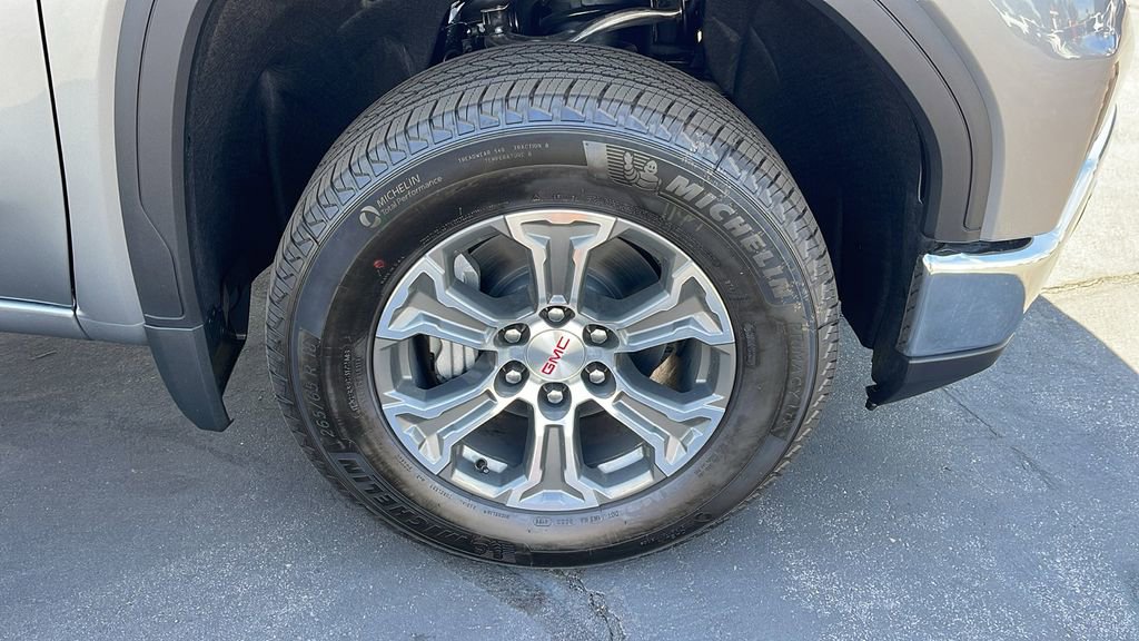 New 2026 GMC Sierra 1500 SLE w/ Preferred Package image 9