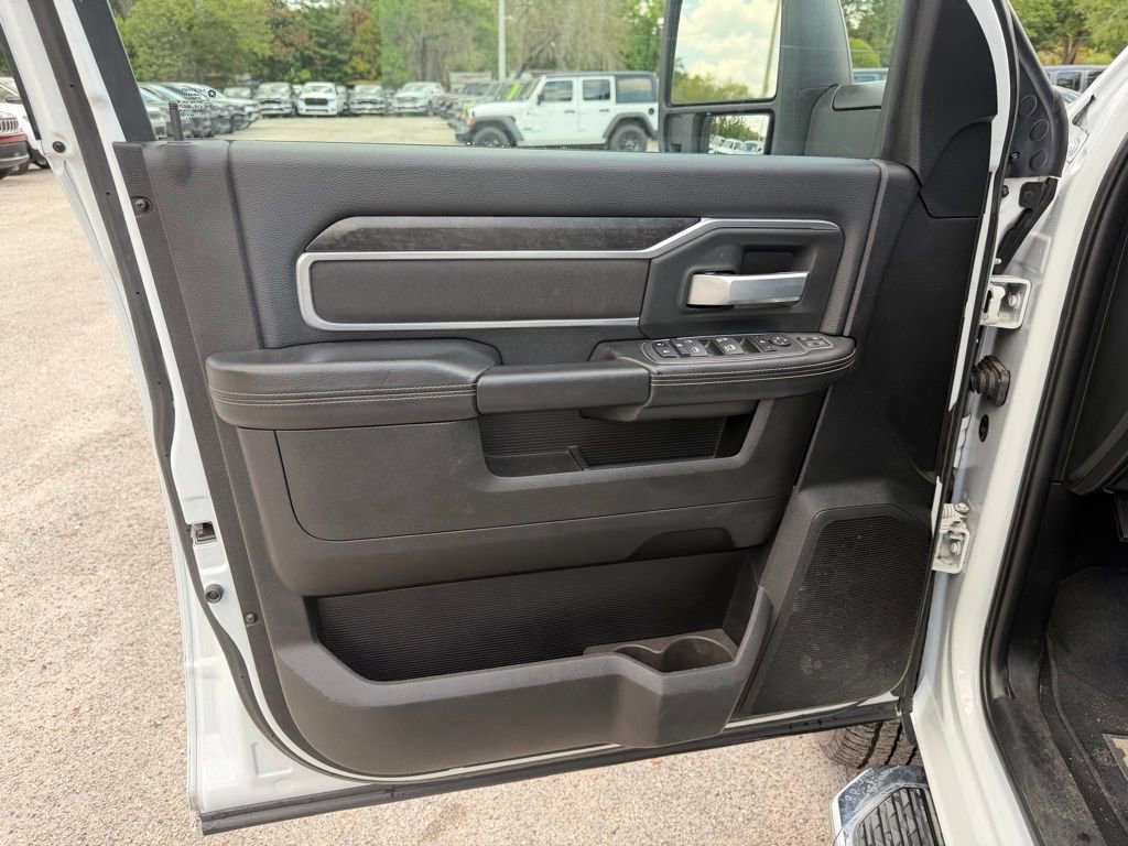 Used 2024 RAM 3500 Big Horn AWD/4WD image 16