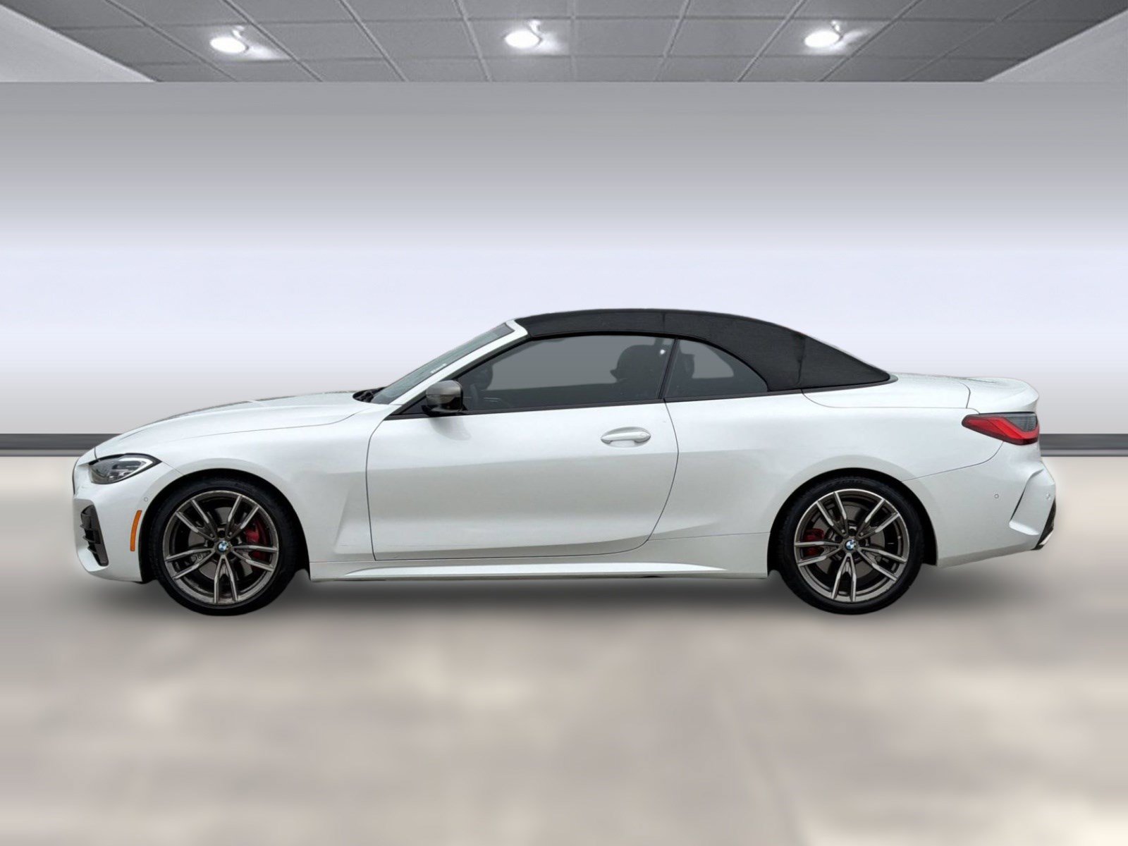 Used 2022 BMW M440i Convertible RWD image 2