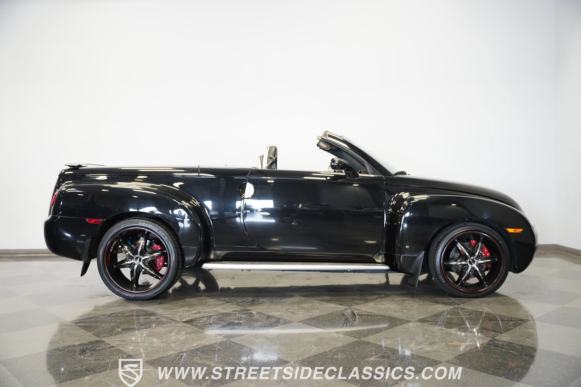 Used 2004 Chevrolet SSR w/ Preferred Equipment Group image 20