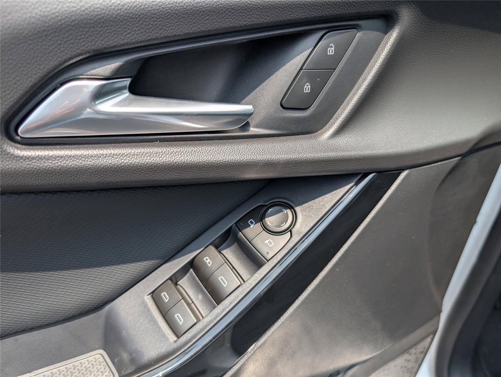 New 2026 Chevrolet Equinox LT FWD image 8