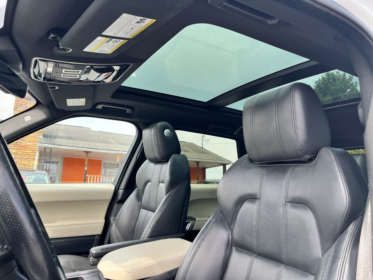 Used 2017 Land Rover Range Rover Sport HSE image 27