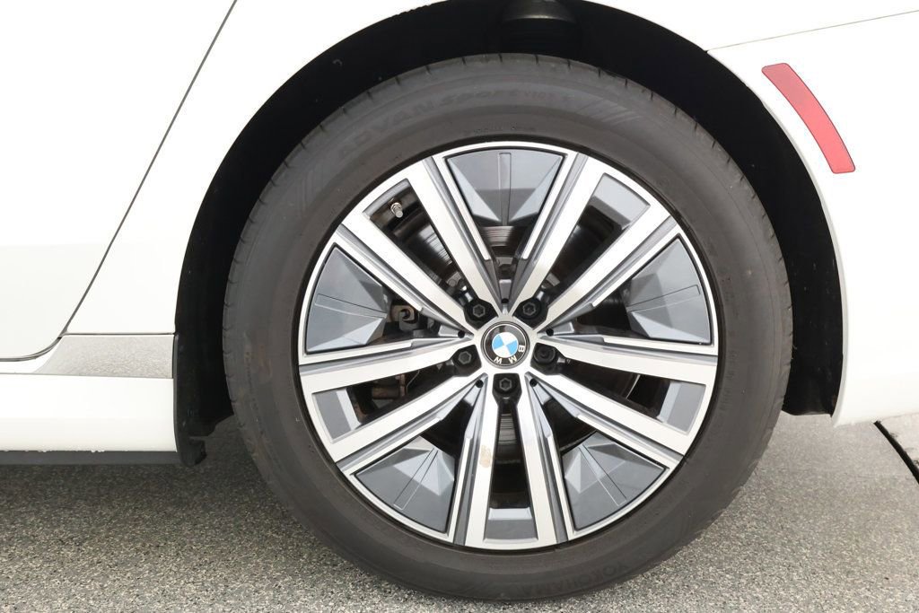 Used 2024 BMW i7 eDrive50 image 7