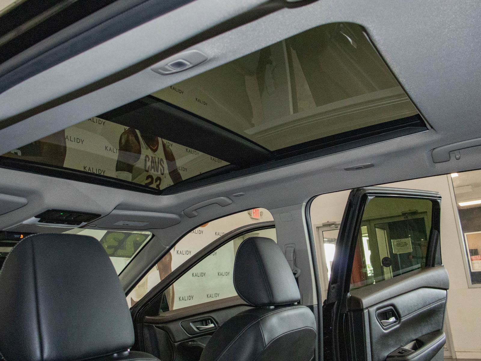 Used 2023 Nissan Rogue SL image 13