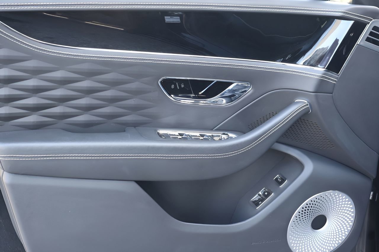 Certified 2020 Bentley Flying Spur W12 image 12