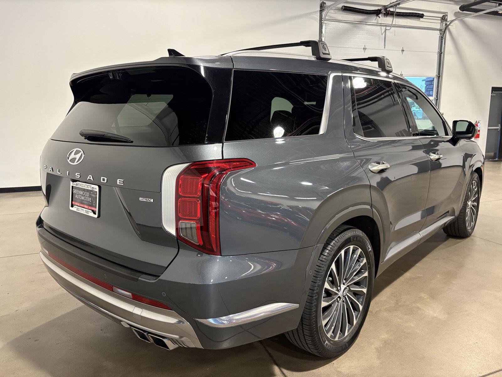 Used 2023 Hyundai Palisade Calligraphy AWD/4WD image 3