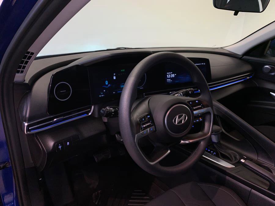 Used 2024 Hyundai Elantra SEL image 16
