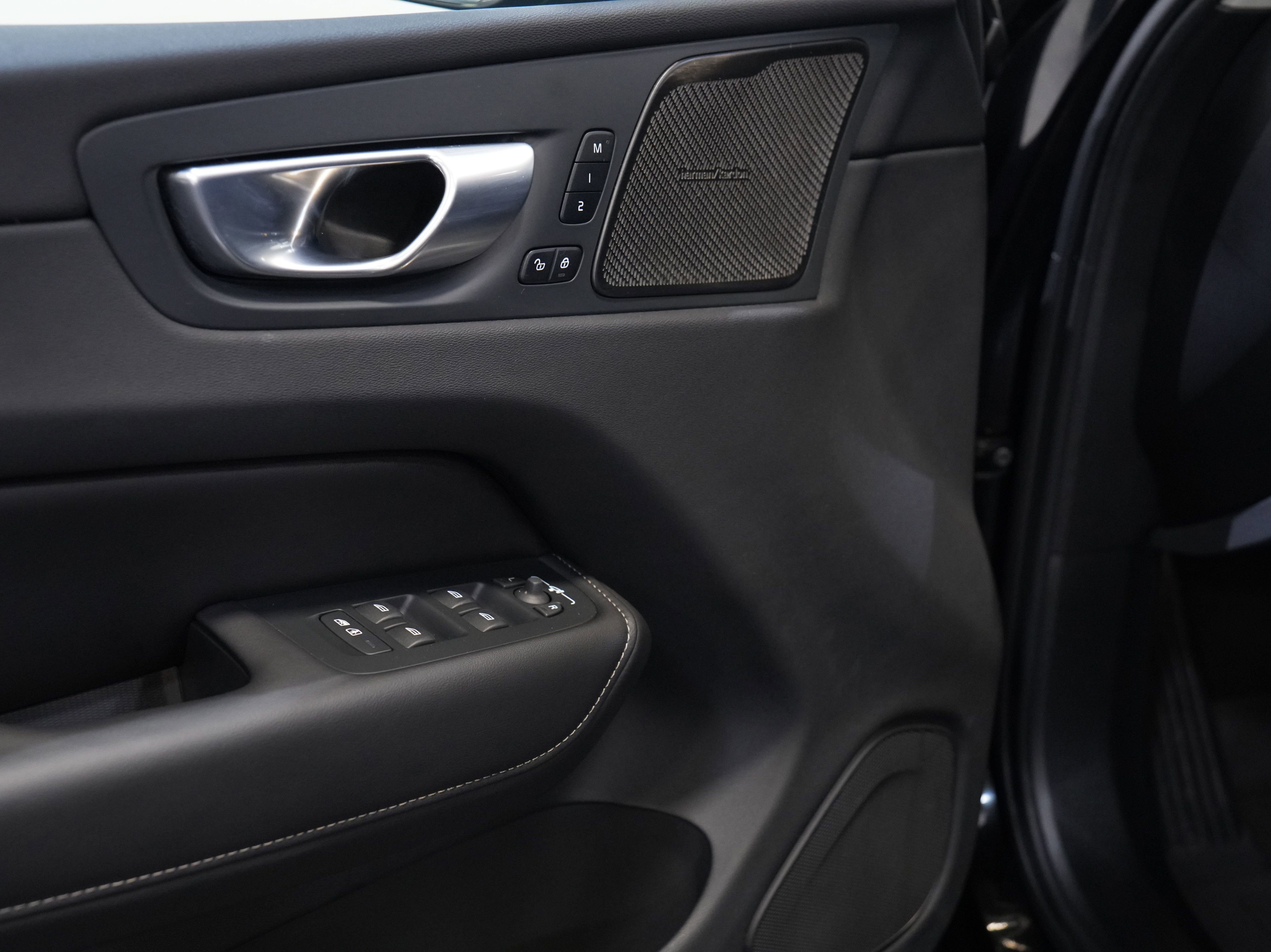 Used 2024 Volvo XC60 B5 Ultimate w/ Protection Package Premier image 22