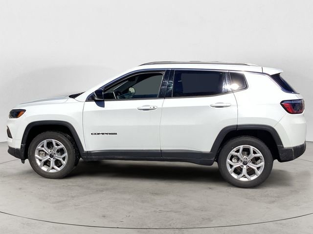 Used 2025 Jeep Compass Latitude image 2