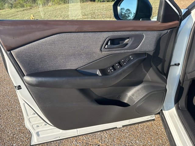 Used 2023 Nissan Rogue S image 16