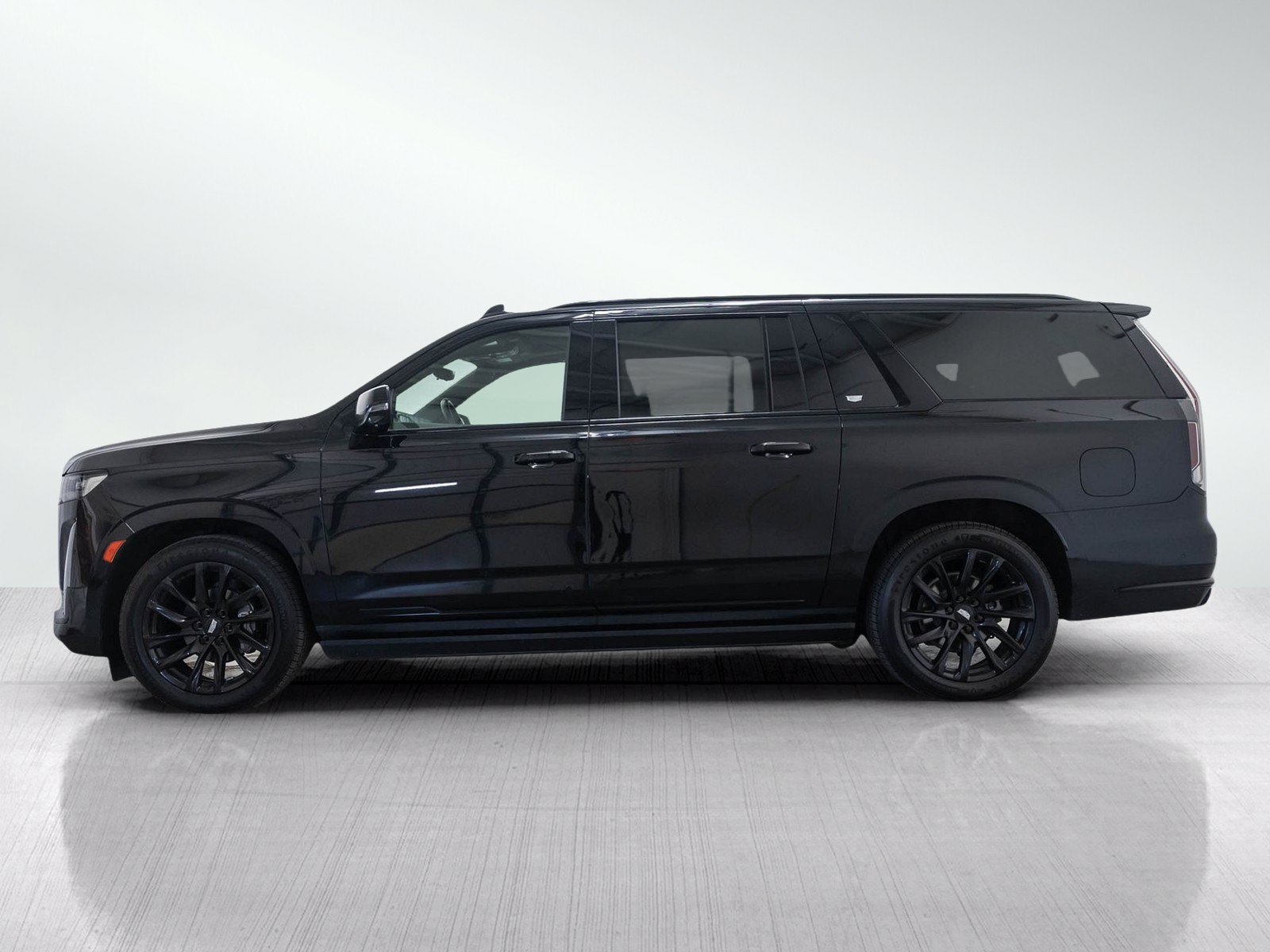 Used 2023 Cadillac Escalade ESV Sport w/ LPO, ONYX Package AWD/4WD image 3